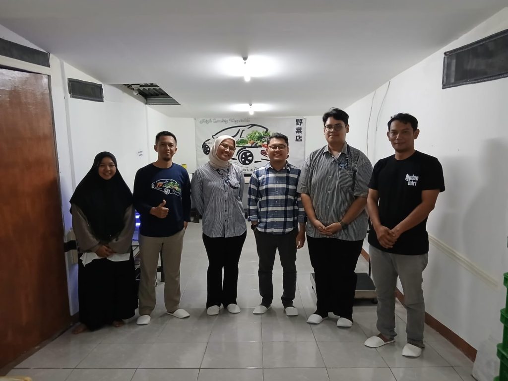Tim Ferry Farm Fresh bersama mitra ritel Superindo